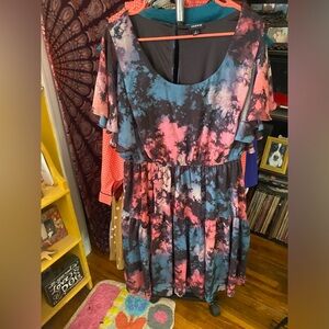Size 2 torrid tie dye tiered dress knee length dress GUC elastic waist pockets